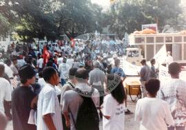 Dia Nacional de Luta Concetração dos trabalhadores na Praça do Liceu (Piauí, 26 mar. 1999) [fotografia] / Fotógrafo(a) : Arquivo MST. -- Ref.: BR-SPMST_MST-SN-CIN_AMP_000556-003099-AMT.