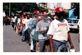 Manifestação no 1º de Maio na Praça da Sé (São Paulo-SP, 01 mai. 2000) [fotografia] / Fotógrafo(a) : Alderon Pereira Costa. -- Ref.: BR-SPMST_MST-SN-CIN_AMP_000396-002212-AMT.