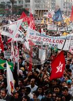 Manifestação pró Impechment - UNE E CUT (São Paulo (Estado), 25 ago. 1992) [fotografia] / Fotógrafo(a) : Juan Pezzeto. -- Ref.: BR-SPMST_MST-SN-CIN_AMP_000384-002072-AMT.