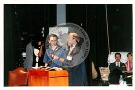 Tribunal Internacional dos Crimes do Latifúndio e da Política Governamental de Violação dos Direitos Humanos (Curitiba-PR, 02 mai. 2001) [fotografia] / Fotógrafo(a) : Douglas Mansur. -- Ref.: BR-SPMST_MST-SN-CIN_AMP_000135-001029-ACS.