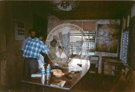 Viagem de Joelson, Ênio e João Pedro (Ásia, 1996) [fotografia] / Fotógrafo(a) : [sem autoria]. -- Ref.: BR-SPMST_MST-SN-CIN_AMP_001138-009504-RIT.