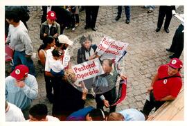Inauguração do Monumento em homenagem a Antônio Tavares Pereira (Curitiba-PR, 01 mai. 2001) [fotografia] / Fotógrafo(a) : Douglas Mansur. -- Ref.: BR-SPMST_MST-SN-CIN_AMP_001028-008142-ELF.
