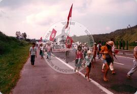 Caminhada (Promissão -SP, ago. 1992) [fotografia] / Fotógrafo(a) : Arquivo MST. -- Ref.: BR-SPMST_MST-SN-CIN_AMP_001420-011455-MAC.