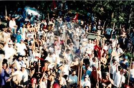 Acampamento "Nova Canudos" do MST (Porto Feliz-SP, fev. 1999) [fotografia] / Fotógrafo(a) : Douglas Mansur. -- Ref.: BR-SPMST_MST-SN-CIN_AMP_000047-000330-ACP.