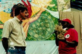 Encontro de Jovens do MST, na Ucicamp, 3o (Campinas-SP, 14 fev. 2001) [fotografia] / Fotógrafo(a) : Paulo Augusto. -- Ref.: BR-SPMST_MST-SN-CIN_AMP_000901-006631-ENJ.