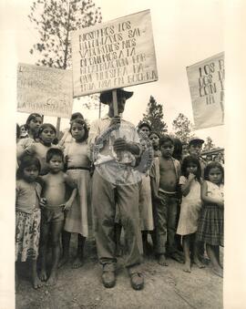 Refugiados Salvadorenhos (El Salvador, [sem data]) [fotografia] / Fotógrafo(a) : Arquivo MST. -- Ref.: BR-SPMST_MST-SN-CIN_AMP_001072-008673-RIT.