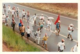 Marcha Nacional do MST (Goiânia-GO, abr. 1997) [fotografia] / Fotógrafo(a) : Arquivo MST ; Paulo P. Lima. -- Ref.: BR-SPMST_MST-SN-CIN_AMP_001407-011319-MAC.