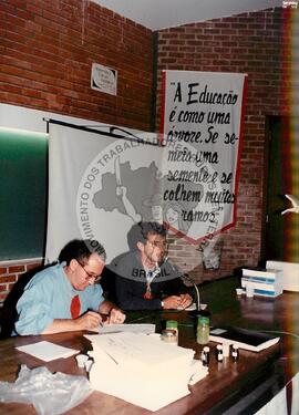 ENERA- Encontro Nacional de Educadores e Educadoras da Reforma Agrária, 1o (Distrito Federal (Brasil), jul. 1997) [fotografia] / Fotógrafo(a) : Douglas Mansur. -- Ref.: BR-SPMST_MST-SN-CIN_AMP_000960-007595-ENC.