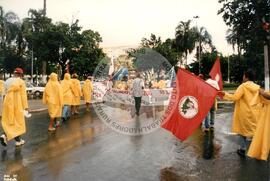 Marcha Nacional do MST (Goiânia-GO, abr. 1997) [fotografia] / Fotógrafo(a) : Arquivo MST ; Paulo P. Lima. -- Ref.: BR-SPMST_MST-SN-CIN_AMP_001407-011308-MAC.