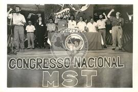 Congresso Nacional do MST, 2o (Distrito Federal (Brasil), 08 mai. 1990) [fotografia] / Fotógrafo(a) : Carlos Carvalho ; Douglas Mansur. -- Ref.: BR-SPMST_MST-SN-CIN_AMP_000702-004201-CGR.