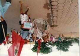 Chegada da Marcha Naciona à Brasília (Brasília-DF, 17 abr. 1997) [fotografia] / Fotógrafo(a) : Douglas Mansur. -- Ref.: BR-SPMST_MST-SN-CIN_AMP_001398-011097-MAC.