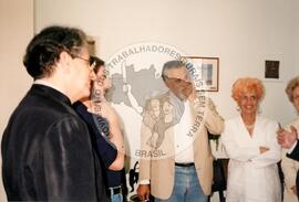Encontro de Diolinda com personalidades no presídio Carandiru (São Paulo-SP, nov. 1995) [fotografia] / Fotógrafo(a) : [sem autoria] ; Renata Jubram. -- Ref.: BR-SPMST_MST-SN-CIN_AMP_000670-003806-ARV.
