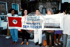 Encontro com o embaixador do Brasil (Roma (Itália), 11 set. 1997) [fotografia] / Fotógrafo(a) : Arquivo MST. -- Ref.: BR-SPMST_MST-SN-CIN_AMP_001123-009276-RIT.