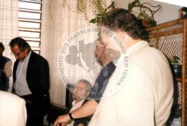 Encontro de Diolinda com personalidades no presídio Carandiru (São Paulo-SP, nov. 1995) [fotografia] / Fotógrafo(a) : [sem autoria] ; Renata Jubram. -- Ref.: BR-SPMST_MST-SN-CIN_AMP_000670-003800-ARV.