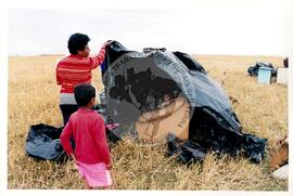 Acampamento "Guarantã" (São Paulo (Estado), jul. 1998) [fotografia] / Fotógrafo(a) : Douglas Mansur. -- Ref.: BR-SPMST_MST-SN-CIN_AMP_000045-000211-ACP.