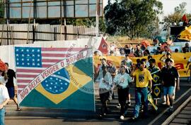 Entrega do resultado do plesbicito da ALCA atividades nacionais conjuntas (Distrito Federal (Brasil), 16 set. 2001) [fotografia] / Fotógrafo(a) : Gildo Aguiar. -- Ref.: BR-SPMST_MST-SN-CIN_AMP_000587-003348-AMT.