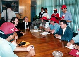 Congresso Nacional do MST, 4o (Distrito Federal (Brasil), 07 ago. 2000) [fotografia] / Fotógrafo(a) : Douglas Mansur ; Paula Reis ; João Zinclar. -- Ref.: BR-SPMST_MST-SN-CIN_AMP_000712-004560-CGR.