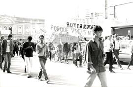 Manifestação (Porto Alegre-RS, jul. 1993) [fotografia] / Fotógrafo(a) : Elenice Dcenas. -- Ref.: BR-SPMST_MST-SN-CIN_AMP_000465-002711-AMT.