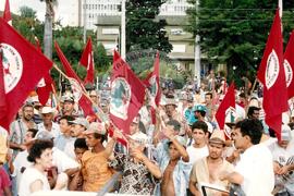 Ato público em frente ao Palácio das Esmeraldas (Goiânia-GO, 10 abr.) [fotografia] / Fotógrafo(a) : Christiane Campos. -- Ref.: BR-SPMST_MST-SN-CIN_AMP_000597-003433-AMT.