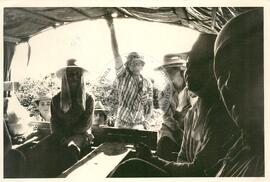 Bóias Frias na cana (Andradina-SP, [sem data]) [fotografia] / Fotógrafo(a) : Maristela Mafei. -- Ref.: BR-SPMST_MST-SN-CIN_AMP_001991-015222-PDU.