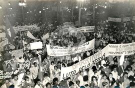 Manifestação pelo dia do agricultor (São Paulo (Estado), 25 jul. 1985) [fotografia] / Fotógrafo(a) : Regina Vilela. -- Ref.: BR-SPMST_MST-SN-CIN_AMP_000360-001733-AMT.