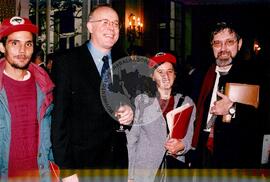 Intercâmbio: Visita do grupo do MST à Bélgica (Bélgica, abr. 1999) [fotografia] / Fotógrafo(a) : Arquivo MST. -- Ref.: BR-SPMST_MST-SN-CIN_AMP_001126-009301-RIT.