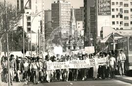Dia do Trabalhador Rural (Paraná, 25 jul. 1986) [fotografia] / Fotógrafo(a) : [autoria n/d]. -- Ref.: BR-SPMST_MST-SN-CIN_AMP_000424-002514-AMT.