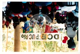 Semana Nacional de Cultura Brasileira e Reforma Agrária (Rio de Janeiro-RJ, 18 mar. 2002) [fotografia] / Fotógrafo(a) : Luciney Martins. -- Ref.: BR-SPMST_MST-SN-CIN_AMP_001821-013620-NDT.