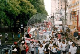Mobilização na Praça Fausto Cardoso em frente ao Palácio do Governo (Sergipe, abr. 1996) [fotografia] / Fotógrafo(a) : Diogenes Di. -- Ref.: BR-SPMST_MST-SN-CIN_AMP_000561-003158-AMT.