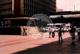 Preparação do evento assist./saude na Plaza Caracas (Caracas (Venezuela), [sem data]) [fotografia] / Fotógrafo(a) : Arquivo JST. -- Ref.: BR-SPMST_MST-SN-CIN_AMP_001081-008739-RIT.