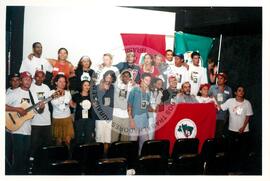Semana Nacional de Cultura Brasileira e Reforma Agrária (Rio de Janeiro-RJ, 18 mar. 2002) [fotografia] / Fotógrafo(a) : Luciney Martins. -- Ref.: BR-SPMST_MST-SN-CIN_AMP_001821-013645-NDT.