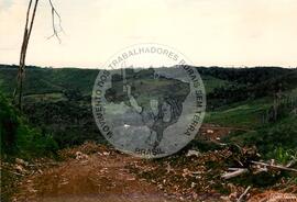 Assentamento "25 de Maio" do MST (Ponte Serrada-SC, fev. 1988) [fotografia] / Fotógrafo(a) : Arquivo MST. -- Ref.: BR-SPMST_MST-SN-CIN_AMP_000191-001356-ASS.