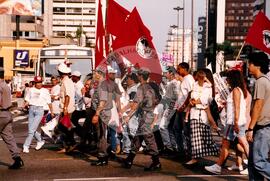 Manifestação na Praça da Sé (São Paulo-SP, [sem data]) [fotografia] / Fotógrafo(a) : Douglas Mansur ; Debora Lerrer. -- Ref.: BR-SPMST_MST-SN-CIN_AMP_000411-002441-AMT.