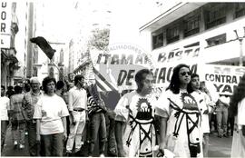 Passeata contra o massacre de Xanomanis (São Paulo (Estado), 1993) [fotografia] / Fotógrafo(a) : Debora Lerrer. -- Ref.: BR-SPMST_MST-SN-CIN_AMP_000386-002122-AMT.