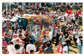 Inauguração do Monumento em homenagem a Antônio Tavares Pereira (Curitiba-PR, 01 mai. 2001) [fotografia] / Fotógrafo(a) : Douglas Mansur. -- Ref.: BR-SPMST_MST-SN-CIN_AMP_001025-007972-ELF.