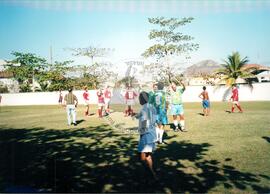 Partida de futebol entre o time do MST e do Chico Buarque (Rio de Janeiro (Estado), mar. 2000) [fotografia] / Fotógrafo(a) : Maysa Mendonça. -- Ref.: BR-SPMST_MST-SN-CIN_AMP_000805-005223-CUL.