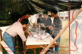 Produção em assentamento (Santa Catarina, dez. 1996) [fotografia] / Fotógrafo(a) : Dirceu P. Vieira. -- Ref.: BR-SPMST_MST-SN-CIN_AMP_001973-015142-PDU.