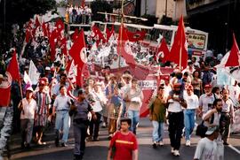 Manifestação na Praça da Sé (São Paulo-SP, [sem data]) [fotografia] / Fotógrafo(a) : Douglas Mansur ; Debora Lerrer. -- Ref.: BR-SPMST_MST-SN-CIN_AMP_000411-002428-AMT.