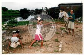Semana Nacional de Cultura Brasileira e Reforma Agrária (Rio de Janeiro-RJ, 18 mar. 2002) [fotografia] / Fotógrafo(a) : João Laet. -- Ref.: BR-SPMST_MST-SN-CIN_AMP_001817-013440-NDT.