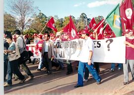 Congresso Nacional do MST, 4o (Distrito Federal (Brasil), 07 ago. 2000) [fotografia] / Fotógrafo(a) : Douglas Mansur ; Paula Reis ; João Zinclar. -- Ref.: BR-SPMST_MST-SN-CIN_AMP_000714-004607-CGR.