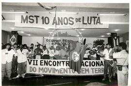 Encontro Nacional, 7o (Salvador-BA, dez. 1992) [fotografia] / Fotógrafo(a) : Douglas Mansur. -- Ref.: BR-SPMST_MST-SN-CIN_AMP_000994-007779-ENC.