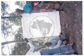 Intercâmbio com a UNAC (Moçambique, ago. 2000) [fotografia] / Fotógrafo(a) : Arquivo MST. -- Ref.: BR-SPMST_MST-SN-CIN_AMP_001092-008859-RIT.