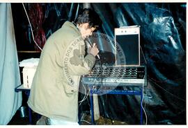 Acampamento "Herdeiros de Che Guevara" do MST (Hulha Negra-RS, jul. 2001) [fotografia] / Fotógrafo(a) : Leticia Barqueta. -- Ref.: BR-SPMST_MST-SN-CIN_AMP_000092-000714-ACP.