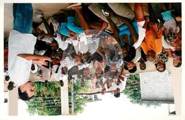 Semana Nacional de Cultura Brasileira e Reforma Agrária (Rio de Janeiro-RJ, 18 mar. 2002) [fotografia] / Fotógrafo(a) : João Laet. -- Ref.: BR-SPMST_MST-SN-CIN_AMP_001818-013484-NDT.