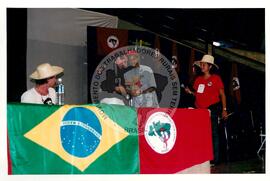 Encontro de Jovens do MST, na Ucicamp, 3o (Campinas-SP, 14 fev. 2001) [fotografia] / Fotógrafo(a) : Douglas Mansur. -- Ref.: BR-SPMST_MST-SN-CIN_AMP_000908-007008-ENJ.