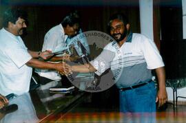 Delegação do MST em Cuba - 40º Aniversário da ANAP (Cuba, 15 mai. 1999) [fotografia] / Fotógrafo(a) : Nilton Viana. -- Ref.: BR-SPMST_MST-SN-CIN_AMP_001042-008329-RIT.