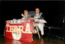 Lançamento da Revista Sem Terra (São Paulo (Estado), 03 jul. 1997) [fotografia] / Fotógrafo(a) : Francisca P. Montejo ; Saulo Pompermayer ; Douglas Mansur ; . -- Ref.: BR-SPMST_MST-SN-CIN_AMP_000692-003927-ARV.