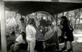 Acampamento do MST [sem identificação] (São Miguel das Missões-RS, jul. 1992) [fotografia] / Fotógrafo(a) : Debora Lerrer ; Claudemir. -- Ref.: BR-SPMST_MST-SN-CIN_AMP_000088-000707-ACP.