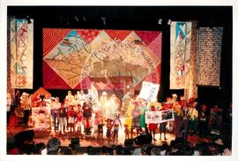 Semana Nacional de Cultura Brasileira e Reforma Agrária (Rio de Janeiro-RJ, 18 mar. 2002) [fotografia] / Fotógrafo(a) : João Laet. -- Ref.: BR-SPMST_MST-SN-CIN_AMP_001818-013500-NDT.