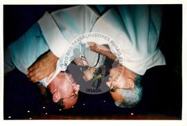 Mística de Abertura do Tribunal (Curitiba-PR, 02 mai. 2001) [fotografia] / Fotógrafo(a) : Douglas Mansur. -- Ref.: BR-SPMST_MST-SN-CIN_AMP_001917-014318-SJM.